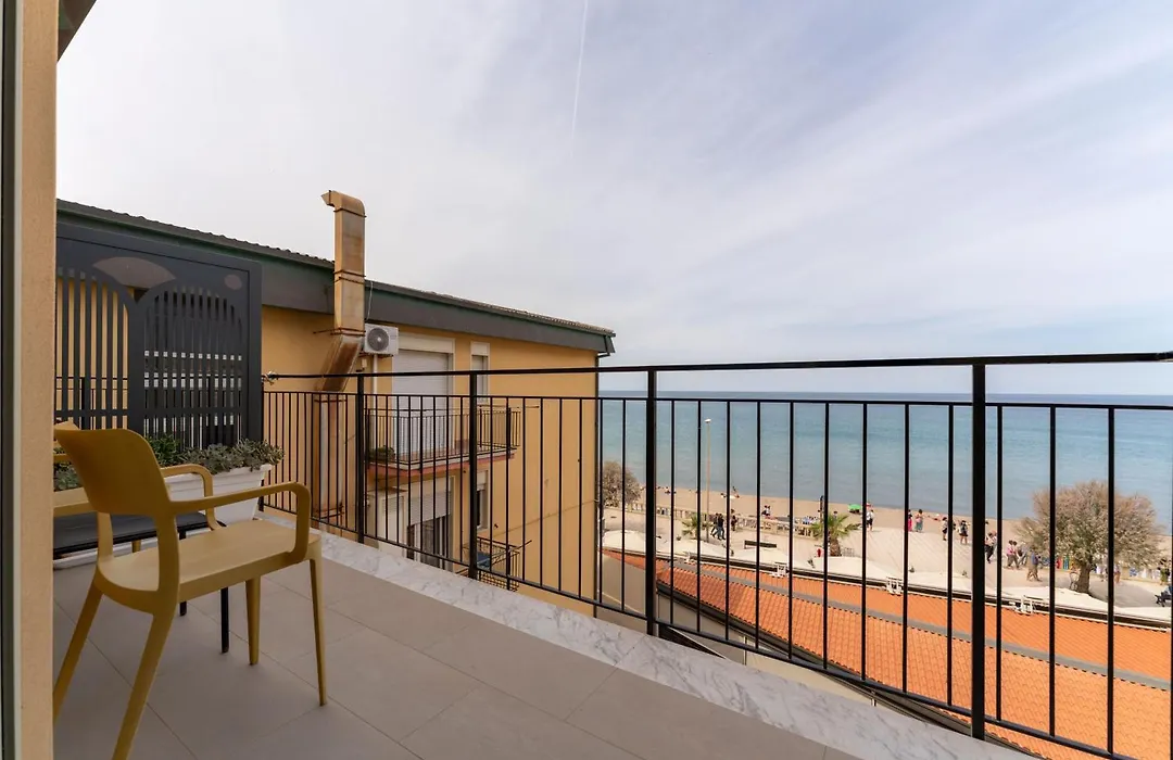 B&B Le Suites di Costanza-1